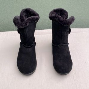 White Mountain suede fur lined boots.
